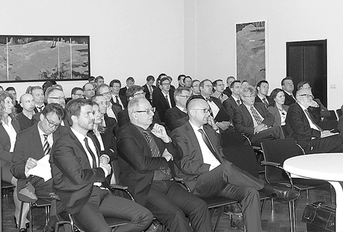 Zuhörende in der Auftaktveranstaltung